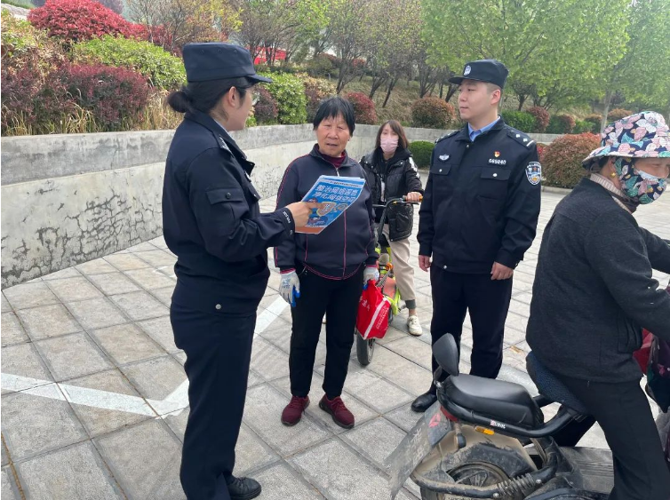 肥城市公安局開展打擊整治網(wǎng)絡(luò)謠言專項(xiàng)宣傳活動(dòng)