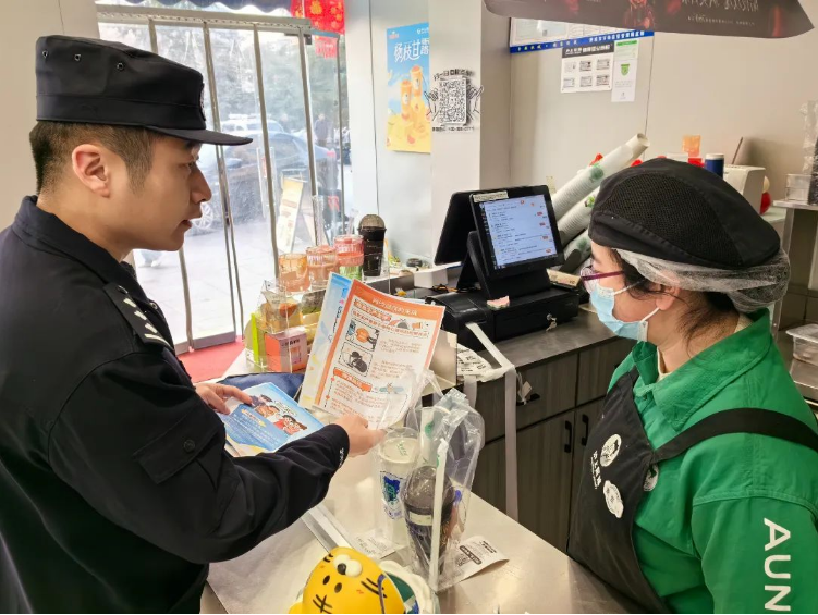 肥城市公安局開展打擊整治網(wǎng)絡(luò)謠言專項(xiàng)宣傳活動(dòng)